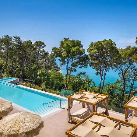 Awesome Stacaravan In Tar 4*