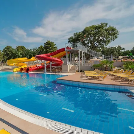 Awesome Stacaravan In Tar 4* Porec