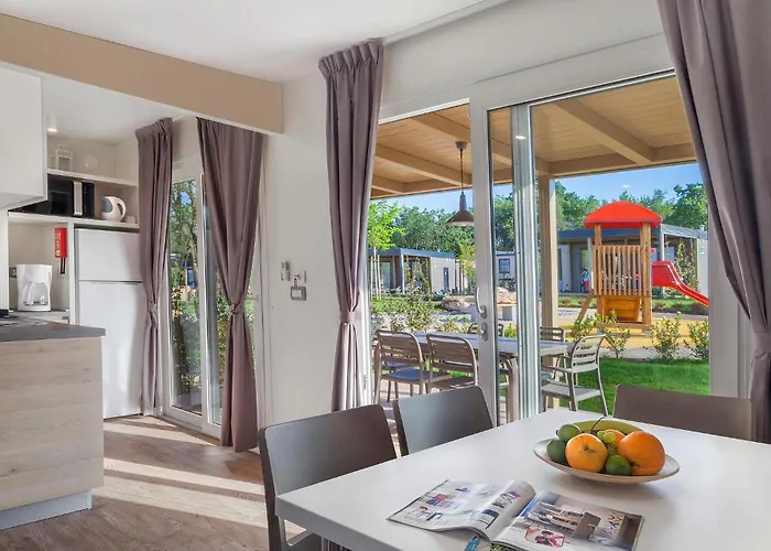 Awesome Stacaravan In Tar 4*