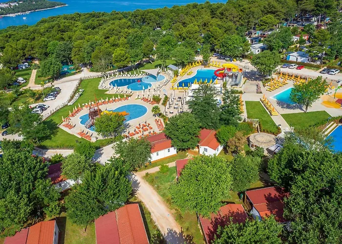 Awesome Stacaravan In Tar Campsite Porec