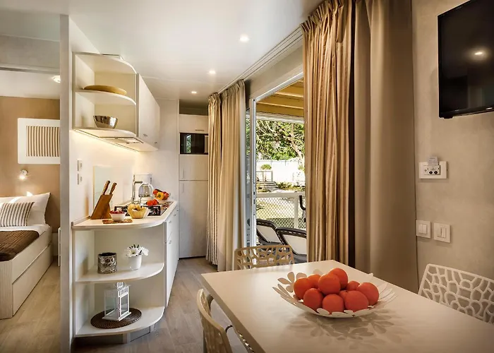 Camping Awesome Stacaravan In Tar 4*