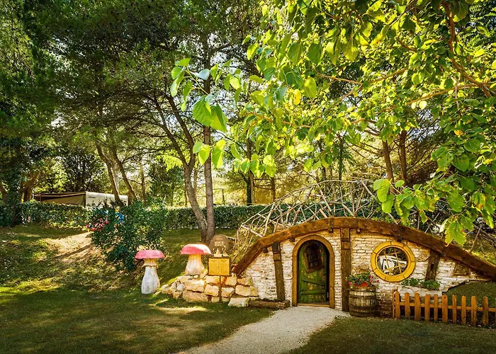 Awesome Stacaravan In Tar Campsite 4*