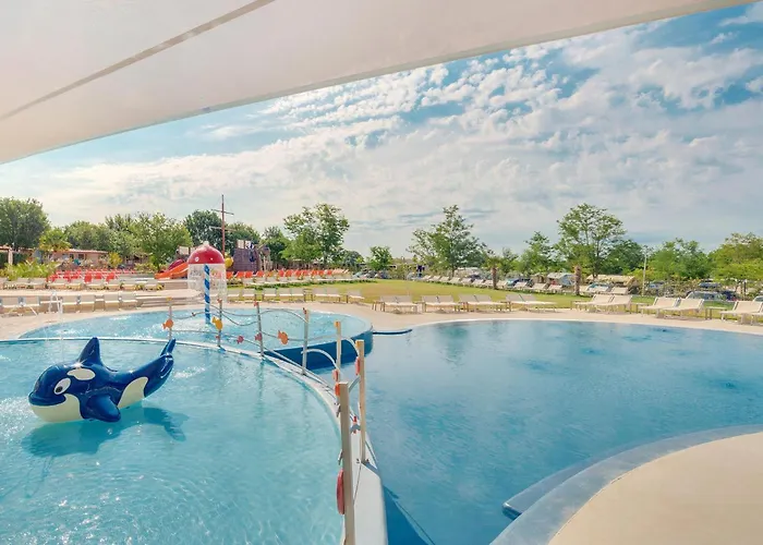 Awesome Stacaravan In Tar キャンプ場