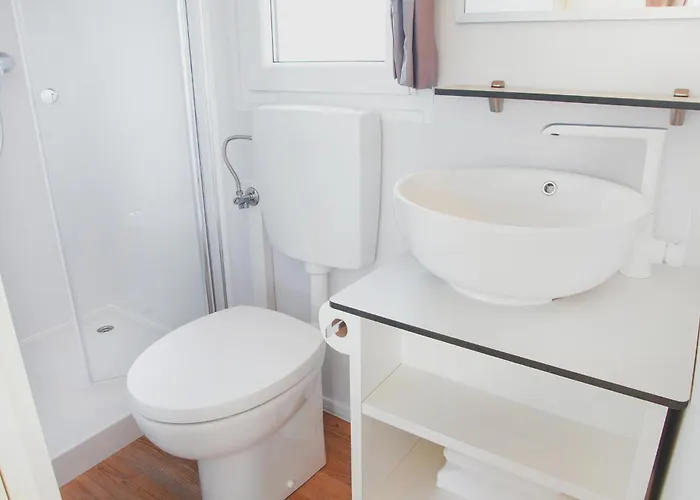 Awesome Stacaravan In Tar キャンプ場 ポレッチ