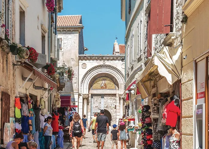 Awesome Stacaravan In Tar キャンプ場